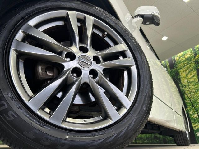 �y����18�C���`�A���~�z�C�[���z�O�ςɃ}�b�`���������A���~�z�C�[���𑕒����Ă���܂��B�e��ЊO�A���~�z�C�[����A�X�^�b�h���X�^�C�����戵�����Ă���܂��B���񂲑��k����������