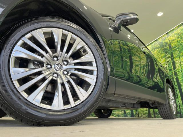 【純正19インチアルミホイール】外観にマッチした純正アルミホイールを装着しております。各種社外アルミホイールや、スタッドレスタイヤも取扱いしております。是非ご相談ください♪