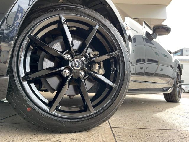 �y����17�C���`�A���~�z�C�[���z�O�ςɃ}�b�`���������A���~�z�C�[���𑕒����Ă���܂��B�e��ЊO�A���~�z�C�[����A�X�^�b�h���X�^�C�����戵�����Ă���܂��B���񂲑��k����������