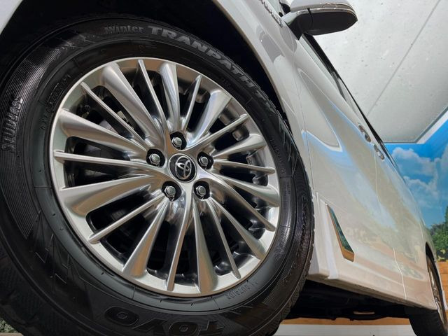 【純正17インチアルミホイール】外観にマッチした純正アルミホイールを装着しております。各種社外アルミホイールや、スタッドレスタイヤも取扱いしております。是非ご相談ください♪