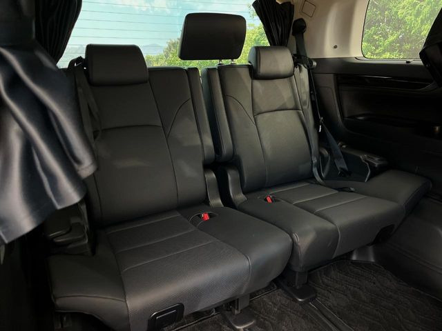 3列目シートはもちろん状態良好☆大人でもゆったりと座って頂けますので、大人数でのお出かけもラクラクです♪ご家族で、気の知れた仲間で、ドライブに行くのが楽しみですね♪