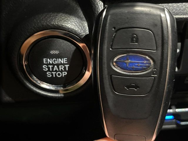 【アクセスキー&プッシュスタート】カバンやポケットに入れたままでもドアの施錠・解錠が可能なスマートキーを装備。エンジンのオン・オフ時もカギを取り出す必要が無く、ボタンをプッシュするだけでOK♪