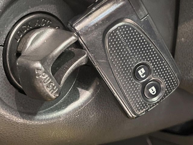 �y�L�[�t���[�V�X�e���z�J�o����|�P�b�g�ɓ��ꂽ�܂܂ł��h�A�̎{���E�������\�ȃX�}�[�g�L�[�𑕔��B�G���W���̃I���E�I�t�����J�M�����o���K�v����������Ƃ��Ă��֗��ł���