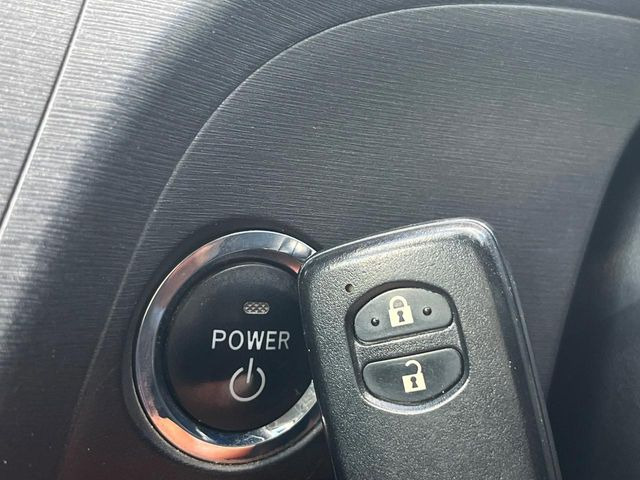 �y�X�}�[�g�L�[�z�J�o����|�P�b�g�ɓ��ꂽ�܂܂ł��h�A�̎{���E�������\�ȃX�}�[�g�L�[�𑕔��B�G���W���̃I���E�I�t�����J�M�����o���K�v����������Ƃ��Ă��֗��ł���