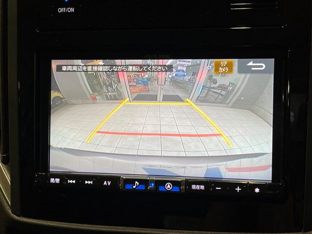 【バックカメラ】駐車時に後方がリアルタイム映像で確認できます。大型商業施設や立体駐車場での駐車時や、夜間のバック時に大活躍!運転スキルに関わらず、今や必須となった装備のひとつです!