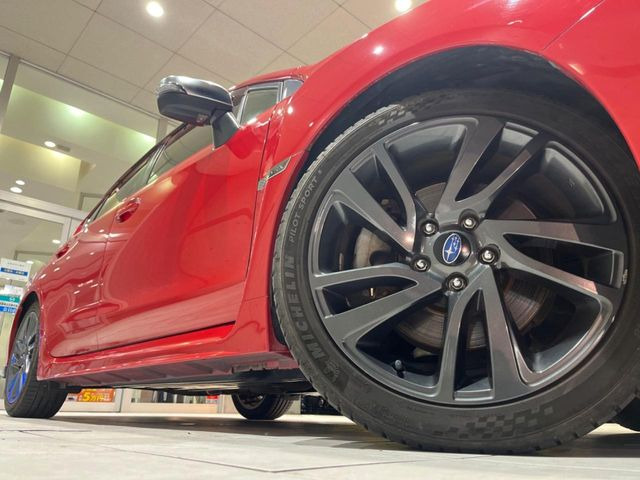 �y����18�C���`�A���~�z�C�[���z�O�ςɃ}�b�`���������A���~�z�C�[���𑕒����Ă���܂��B�e��ЊO�A���~�z�C�[����A�X�^�b�h���X�^�C�����戵�����Ă���܂��B���񂲑��k����������