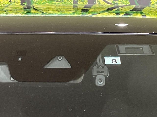 �y�X�}�[�g�u���[�L�T�|�[�g�z���s���ɑO���̎ԗ�����F�����A�Փ˂������Ȏ��͌x��ƃu���[�L�ŏՓˉ���Ɣ�Q�y�����A�V�X�g�B�����S�Ƀh���C�u�����y���݂��������܂��B