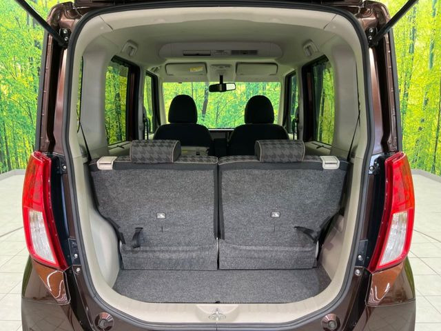 ���i�̂���������ʋ΁A���}���ɏ\���ȉ׎��X�y�[�X���m�ۂ��Ă���܂��B�Z�J���h�V�[�g��|���ƁA�傫�ȉו��̐ύڂ��\�ł���