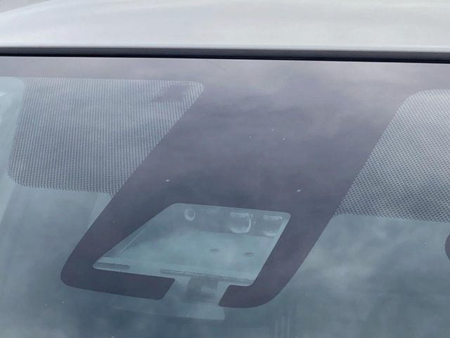 【トヨタセーフティセンス】走行中に前方の車両等を認識し、衝突しそうな時は警報とブレーキで衝突回避と被害軽減をアシスト。より安全にドライブをお楽しみいただけます。