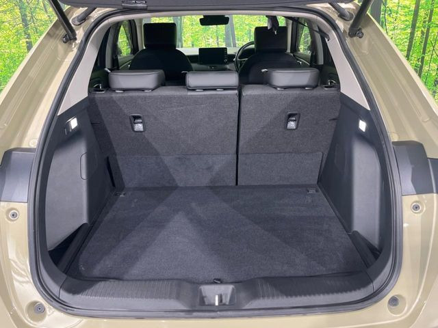 普段のお買い物や通勤、送迎等に十分な荷室スペースを確保しております。セカンドシートを倒すと、大きな荷物の積載も可能です♪