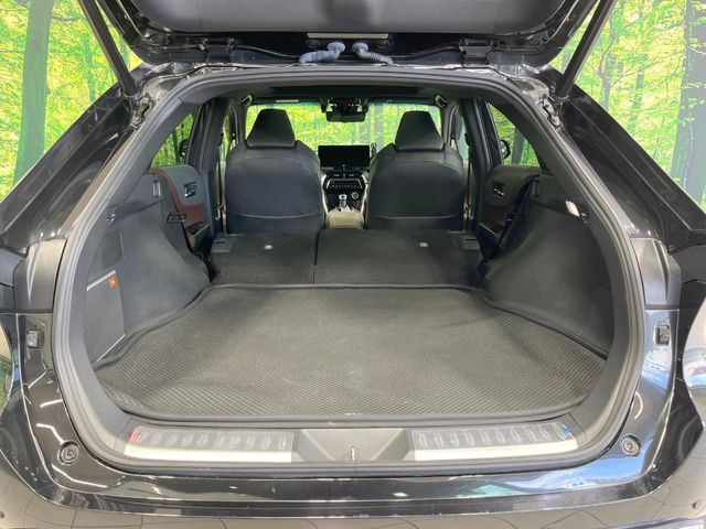 後席を格納すると、これだけの広さが!シーンに合わせたシートアレンジで、大きな荷物も積むことが出来ます♪