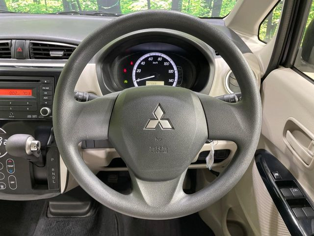 インテリアに合わせたデザインのステアリングは、運転される方のことも考え、運転しやすい形状、大きさです。是非一度、実際に触ってお確かめください。