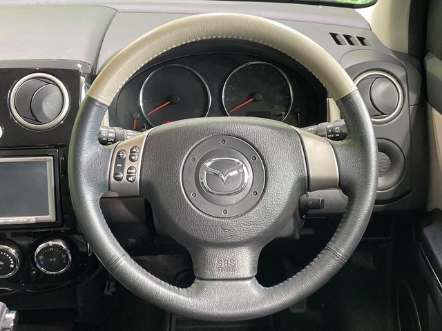 【純正革巻きステアリング】上質な革を使用することで、手にしっかり馴染みとても運転しやすいハンドルです♪