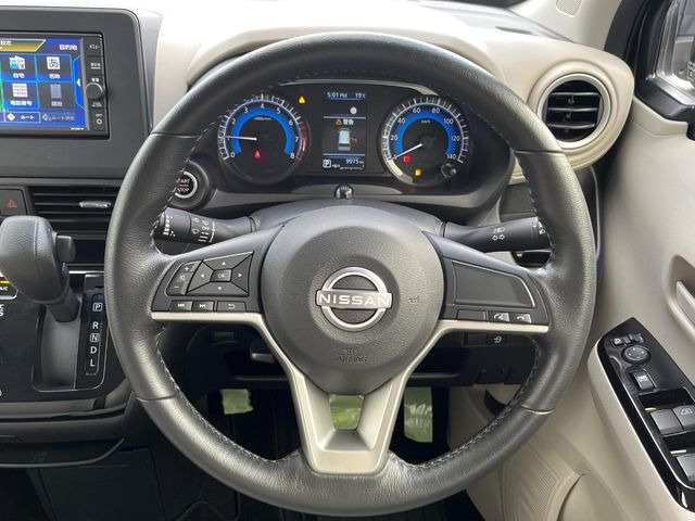 �y�����v�����X�e�A�����O�z�㎿�Ȋv���g�p���邱�ƂŁA��ɂ����������݂ƂĂ��^�]���₷���n���h���ł���