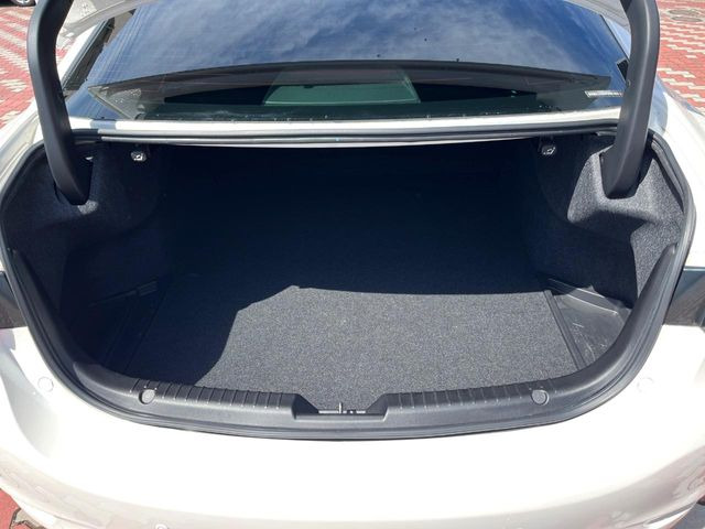 ���i�̂���������ʋ΁A���}���ɏ\���ȉ׎��X�y�[�X���m�ۂ��Ă���܂��B