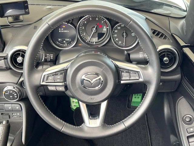 �y�����v�����X�e�A�����O�z�㎿�Ȋv���g�p���邱�ƂŁA��ɂ����������݂ƂĂ��^�]���₷���n���h���ł���