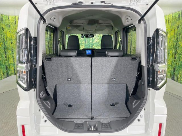 ���i�̂���������ʋ΁A���}���ɏ\���ȉ׎��X�y�[�X���m�ۂ��Ă���܂��B�Z�J���h�V�[�g��|���ƁA�傫�ȉו��̐ύڂ��\�ł���