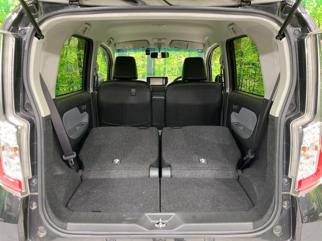 後席を格納すると、これだけの広さが!シーンに合わせたシートアレンジで、大きな荷物も積むことが出来ます♪