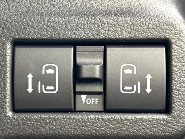 【両側パワースライドドア】スマートキーや運転席のスイッチで後席両側スライドドアの開閉が可能♪電動だから力を入れてドアを開ける必要が無く、小さなお子様でも簡単に開け閉めでき快適です♪