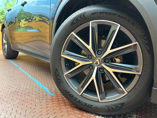 �y����18�C���`�A���~�z�C�[���z�O�ςɃ}�b�`���������A���~�z�C�[���𑕒����Ă���܂��B�e��ЊO�A���~�z�C�[����A�X�^�b�h���X�^�C�����戵�����Ă���܂��B���񂲑��k����������