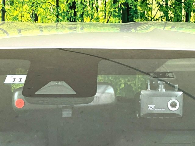 【トヨタセーフティセンス】走行中に前方の車両等を認識し、衝突しそうな時は警報とブレーキで衝突回避と被害軽減をアシスト。より安全にドライブをお楽しみいただけます。