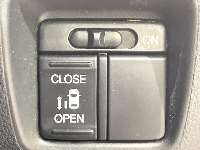 �y�p���[�X���C�h�h�A�z�X�}�[�g�L�[��^�]�Ȃ̃X�C�b�`�ŃX���C�h�h�A�̊J���\���d��������͂����ăh�A���J����K�v�������A���������q�l�ł��A�d���ו��������Ă��鎞�����N�ɊJ���߂ł��܂���