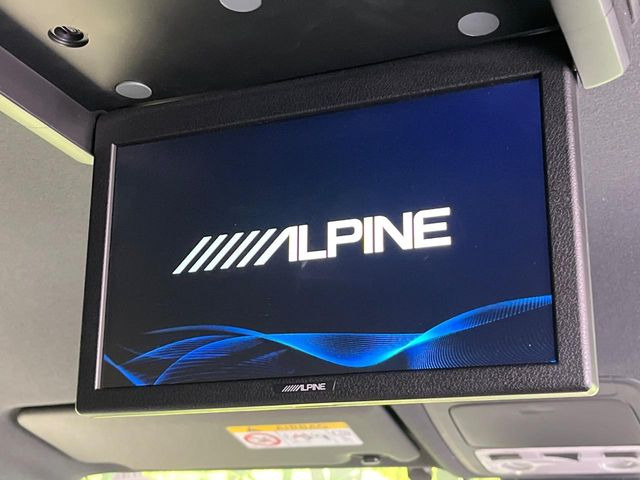 【フリップダウンモニター】大画面モニターで後席でもエンタメをお楽しみいただけます。小さなお子様にも大人気の装備です♪