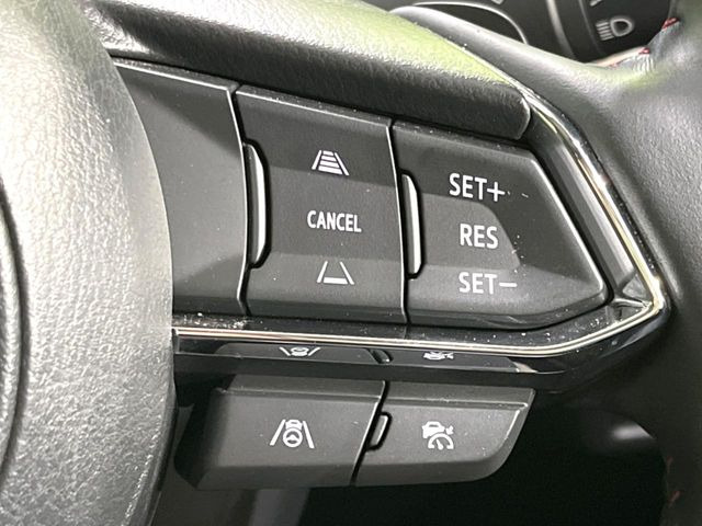 【マツダ・レーダークルーズコントロール】高速道路での長距離走行が楽に!自動で速度を保つクルーズコントロールが、衝突軽減システムと連携し、前方の車両を感知して車間を保つように速度調節してくれます!!