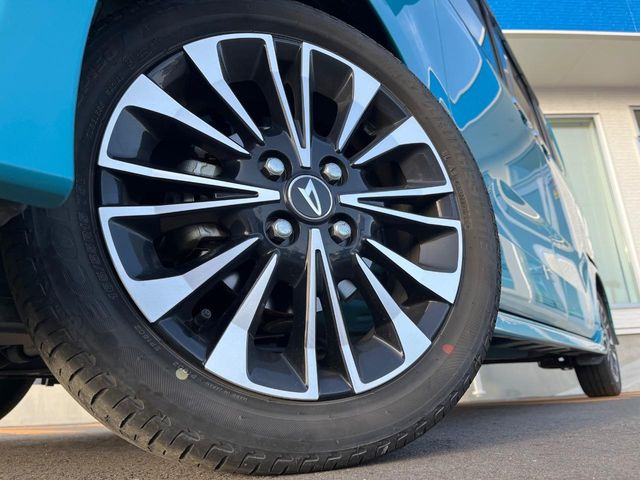 �y����15�C���`�A���~�z�C�[���z�O�ςɃ}�b�`���������A���~�z�C�[���𑕒����Ă���܂��B�e��ЊO�A���~�z�C�[����A�X�^�b�h���X�^�C�����戵�����Ă���܂��B���񂲑��k����������