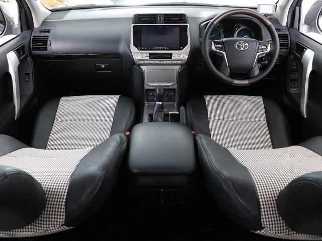 ランドクルーザープラド2.8 TX ディーゼル 4WD