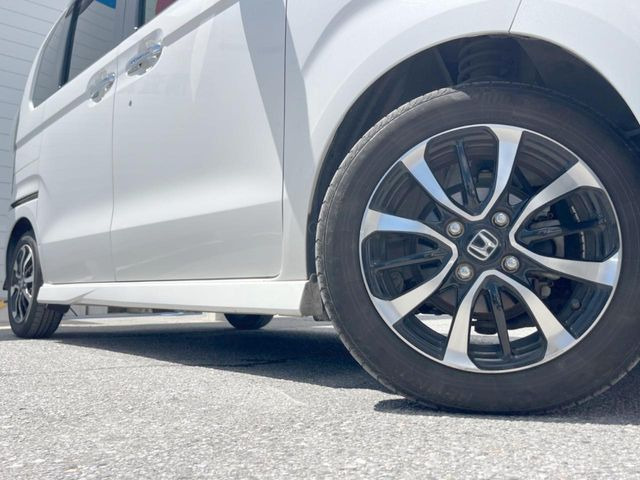 �y�����A���~�z�C�[���z�O�ςɃ}�b�`���������A���~�z�C�[���𑕒����Ă���܂��B�e��ЊO�A���~�z�C�[����A�X�^�b�h���X�^�C�����戵�����Ă���܂��B���񂲑��k����������