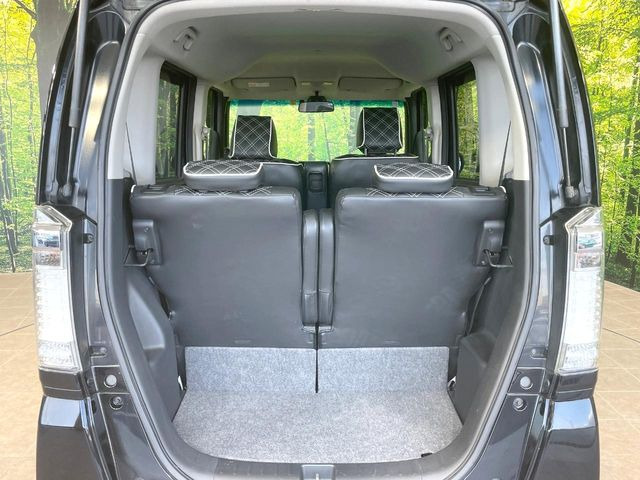 ���i�̂���������ʋ΁A���}���ɏ\���ȉ׎��X�y�[�X���m�ۂ��Ă���܂��B�Z�J���h�V�[�g��|���ƁA�傫�ȉו��̐ύڂ��\�ł���