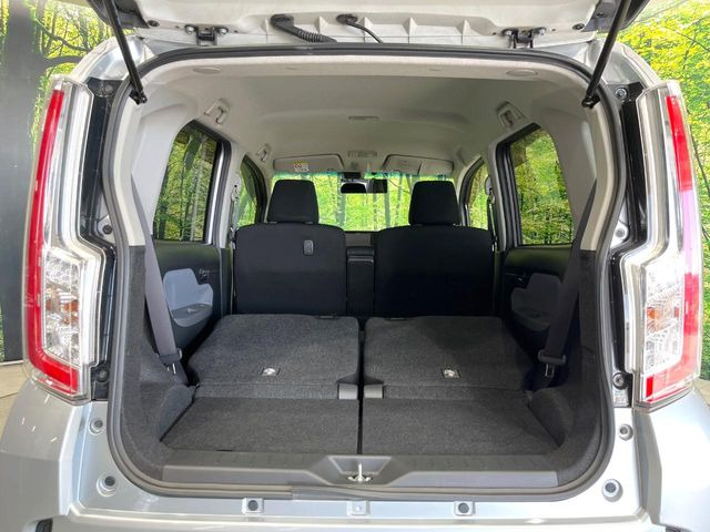 普段のお買い物や通勤、送迎等に十分な荷室スペースを確保しております。セカンドシートを倒すと、大きな荷物の積載も可能です♪