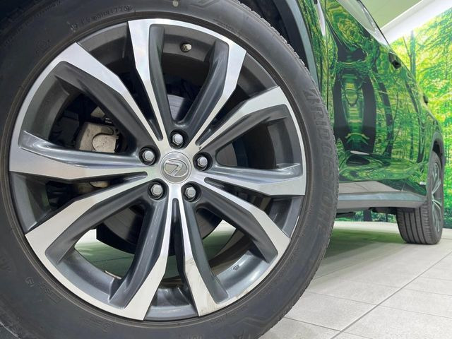 【純正20インチアルミホイール】外観にマッチした純正アルミホイールを装着しております。各種社外アルミホイールや、スタッドレスタイヤも取扱いしております。是非ご相談ください♪