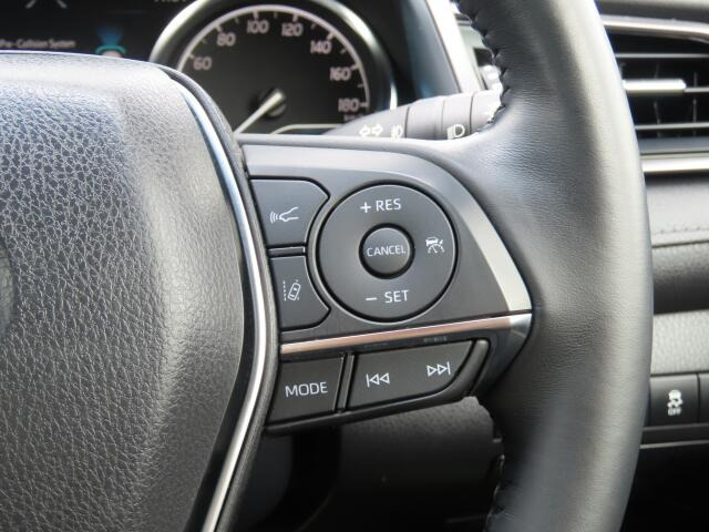 �N���[�Y�R���g���[���𑕔����Ă��܂��̂ŁA�������H�ȂǂŃA�N�Z���y�_���𓥂܂��Ɏԑ������ɕۂ��Ƃ��\�ł�