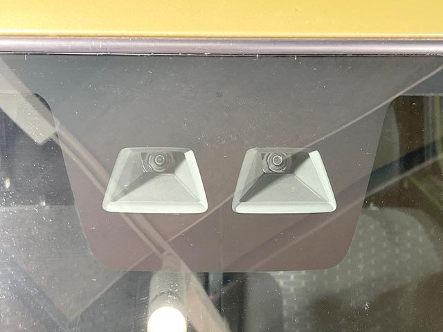 �y�X�}�[�g�A�V�X�g�z���s���ɑO���̎ԗ�����F�����A�Փ˂������Ȏ��͌x��ƃu���[�L�ŏՓˉ���Ɣ�Q�y�����A�V�X�g�B�����S�Ƀh���C�u�����y���݂��������܂��B