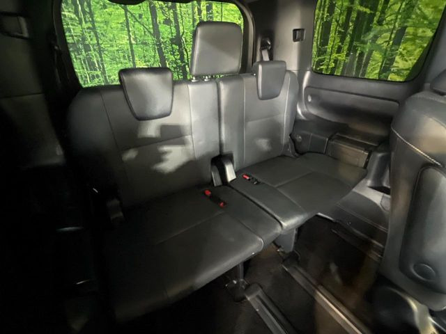 3列目シートはもちろん状態良好☆大人でもゆったりと座って頂けますので、大人数でのお出かけもラクラクです♪ご家族で、気の知れた仲間で、ドライブに行くのが楽しみですね♪