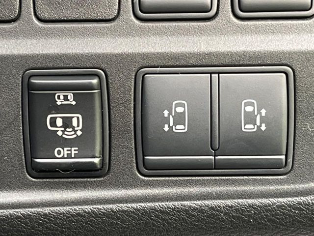 �y�����X���C�h�h�A�z���ԏ�ŗׂ̎ԂƂ̊Ԋu���������ɂ������A�X���C�h�h�A�Ȃ���S!�h�A�I�[�v������������炸�A�J�������L���̂ŏ��~�肪�Ƃ��Ă��ȒP�ł��B�傫�ȉו��̏o���������Ȃ���\��