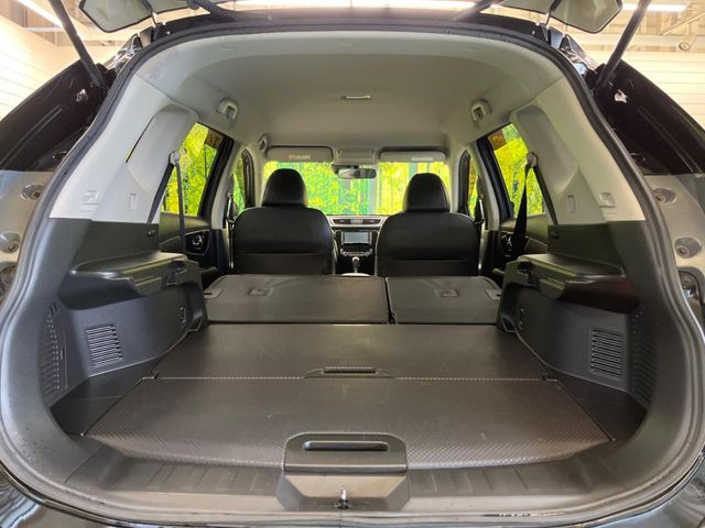 ���i�̂���������ʋ΁A���}���ɏ\���ȉ׎��X�y�[�X���m�ۂ��Ă���܂��B�Z�J���h�V�[�g��|���ƁA�傫�ȉו��̐ύڂ��\�ł���