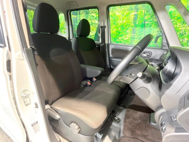 運転席シート廻りは使用感も少なく、良好な状態となっています。丁寧に使われていたことがよくわかりますね。