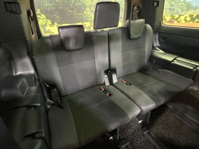 3列目シートはもちろん状態良好☆大人でもゆったりと座って頂けますので、大人数でのお出かけもラクラクです♪ご家族で、気の知れた仲間で、ドライブに行くのが楽しみですね♪