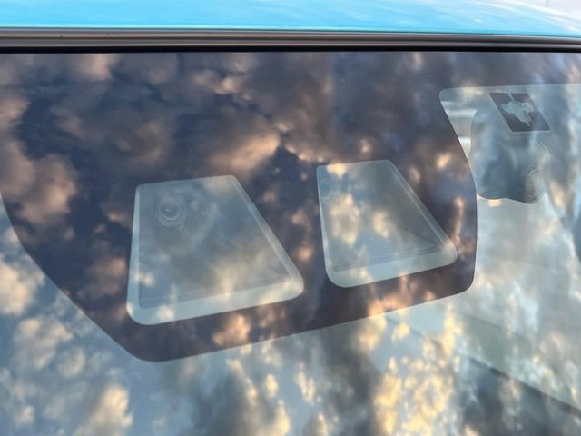 �y�X�}�[�g�A�V�X�g�z���s���ɑO���̎ԗ�����F�����A�Փ˂������Ȏ��͌x��ƃu���[�L�ŏՓˉ���Ɣ�Q�y�����A�V�X�g�B�����S�Ƀh���C�u�����y���݂��������܂��B