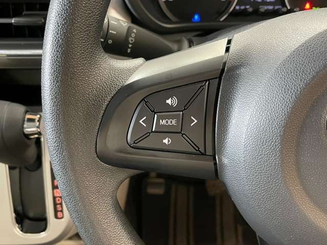 ���D�݂̃I�v�V�����𑕒����Č�[�Ԃ��邱�Ƃ��\�ł��B�i�r�E�o�b�N�J�����EETC�E��ȃt���b�v�_�E�����j�^�[�E�R�[�e�B���O�E�V�[�g�J�o�[�E�h���C�u���R�[�_�[�E�G���W���X�^�[�^�[ �ȂǂȂǎ戵����!