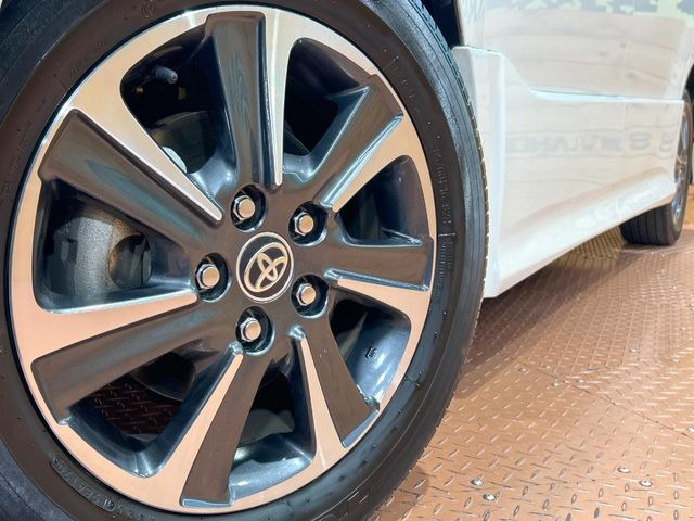 【純正16インチアルミホイール】外観にマッチした純正アルミホイールを装着しております。各種社外アルミホイールや、スタッドレスタイヤも取扱いしております。是非ご相談ください♪