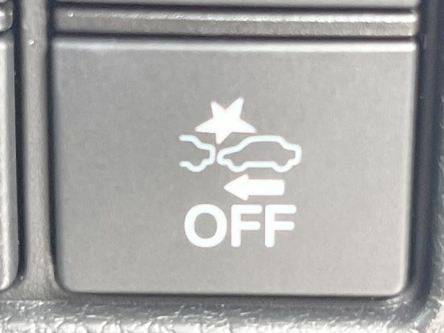 �y�z���_�Z���V���O�z���s���ɑO���̎ԗ�����F�����A�Փ˂������Ȏ��͌x��ƃu���[�L�ŏՓˉ���Ɣ�Q�y�����A�V�X�g�B�����S�Ƀh���C�u�����y���݂��������܂��B