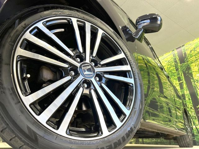 �y����18�C���`�A���~�z�C�[���z�O�ςɃ}�b�`���������A���~�z�C�[���𑕒����Ă���܂��B�e��ЊO�A���~�z�C�[����A�X�^�b�h���X�^�C�����戵�����Ă���܂��B���񂲑��k����������