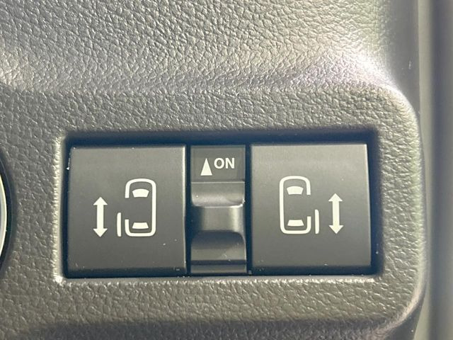 【両側パワースライドドア】スマートキーや運転席のスイッチで後席両側スライドドアの開閉が可能♪電動だから力を入れてドアを開ける必要が無く、小さなお子様でも簡単に開け閉めでき快適です♪
