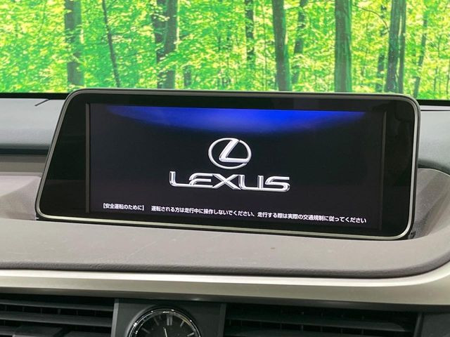 【12.3インチワイドナビ】高級感とインパクトのある大型ワイドナビを装備。各種オーディオ操作はもちろん、横長ワイド画面でのマップ2分割表示など、利便性も高いナビです♪