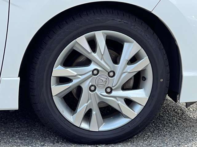 ���Ђ́A���q���܂̃j�[�Y�ɂ������o����悤�A�L�x�ȎԎ����葵���Ă���܂��B����芷���̍ۂ��A����A��낵�����肢�������܂��B