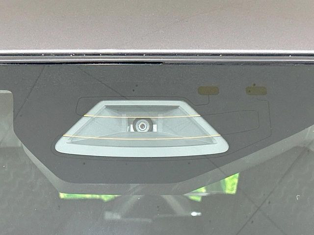 【スズキ セーフティサポート】走行中に前方の車両等を認識し、衝突しそうな時は警報とブレーキで衝突回避と被害軽減をアシスト。より安全にドライブをお楽しみいただけます。